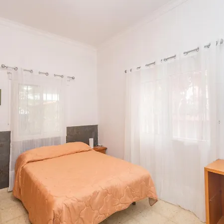 Dom wakacyjny The Red House - 3br With Private Terrace